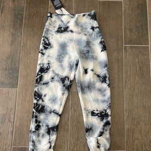 BLK AND WHT CRYSTAL WASH